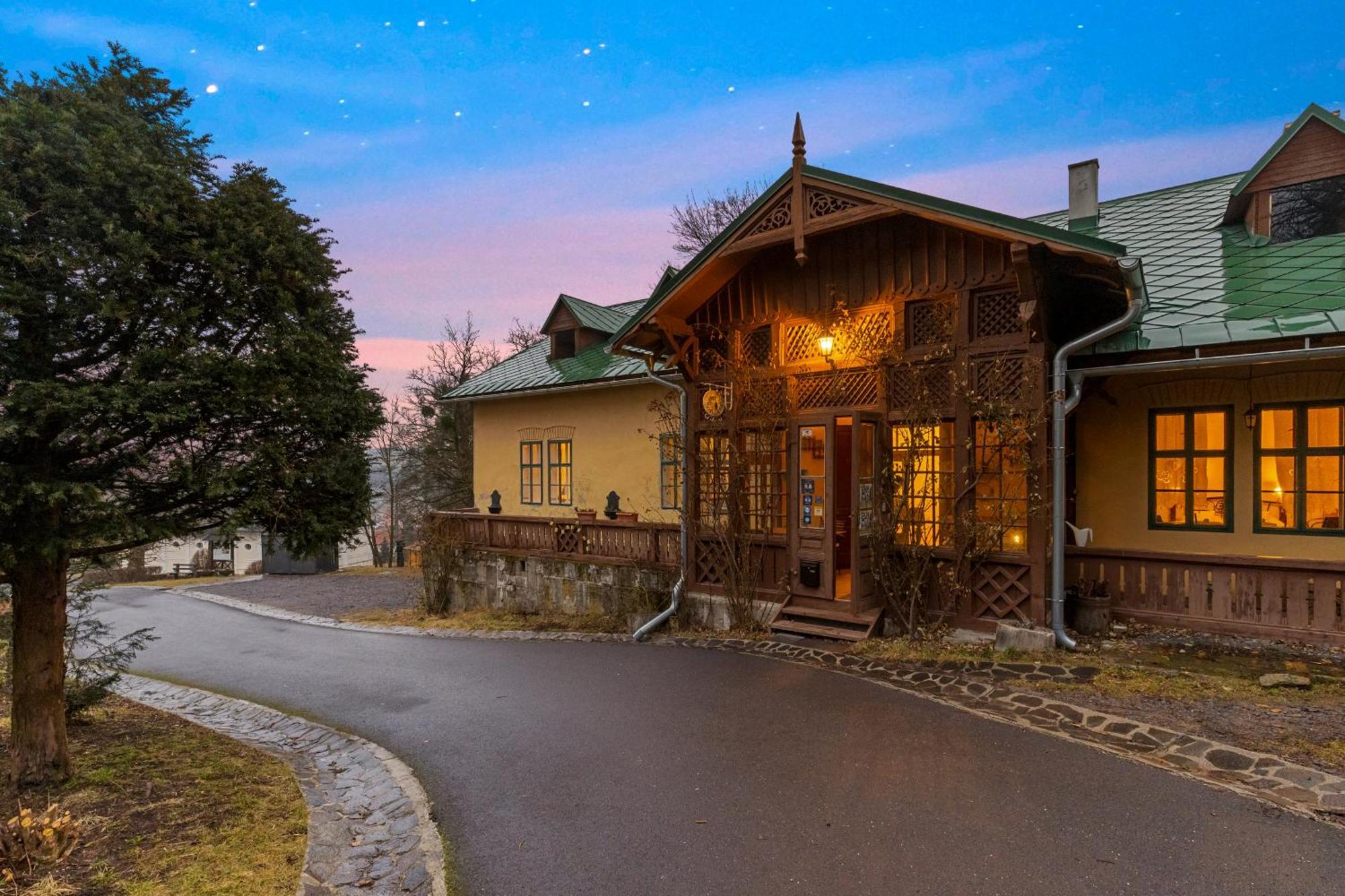 Sovi Dom- Historicke Apartmany Z 19 Storocia, 4Km Od Banskej Stiavnice Svätý Anton Exterior foto