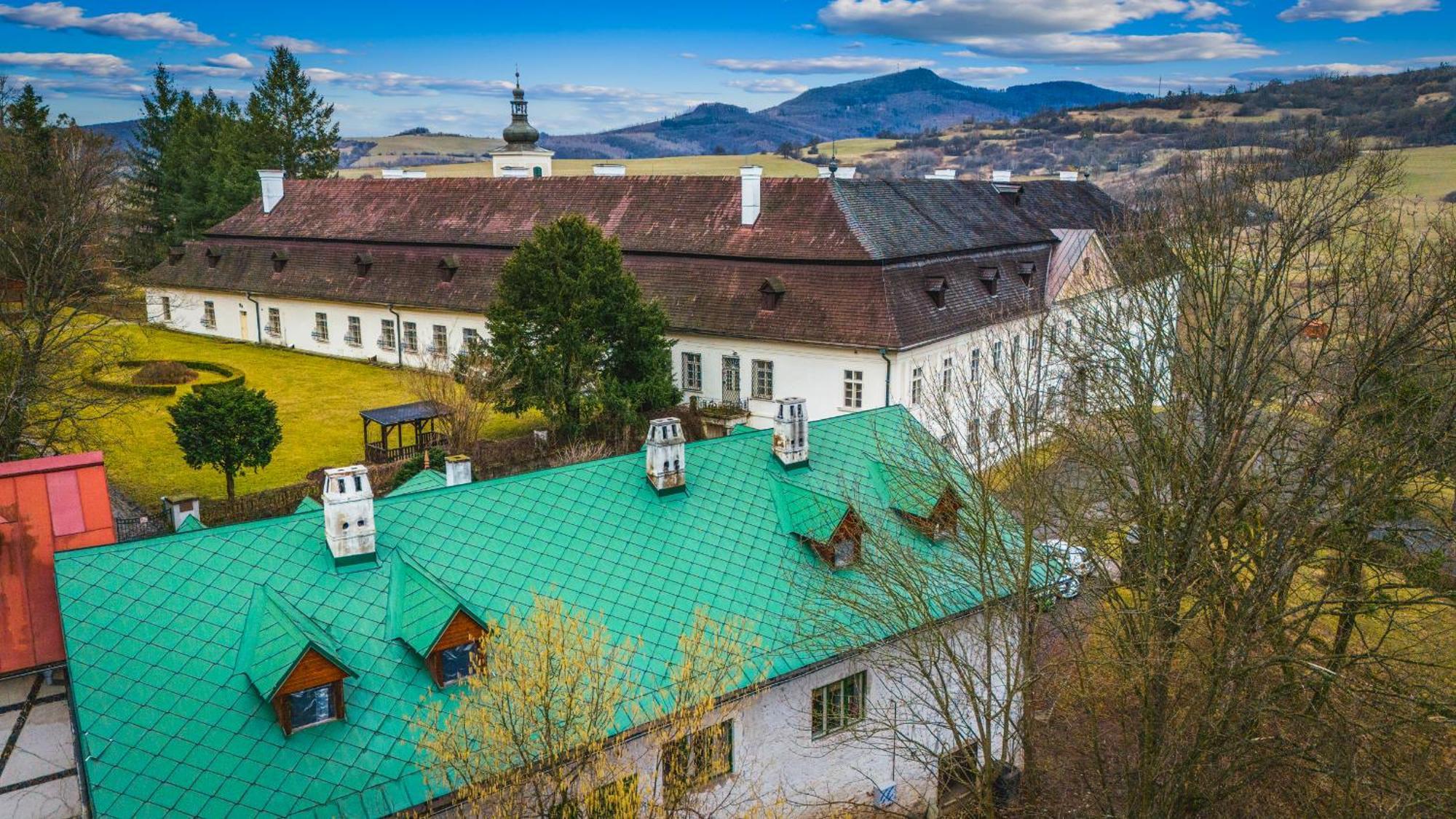 Sovi Dom- Historicke Apartmany Z 19 Storocia, 4Km Od Banskej Stiavnice Svätý Anton Exterior foto